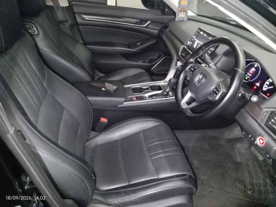 Foto Mobil Bekas Kabin Depan Honda Accord 1.5 TC EL tahun 2023