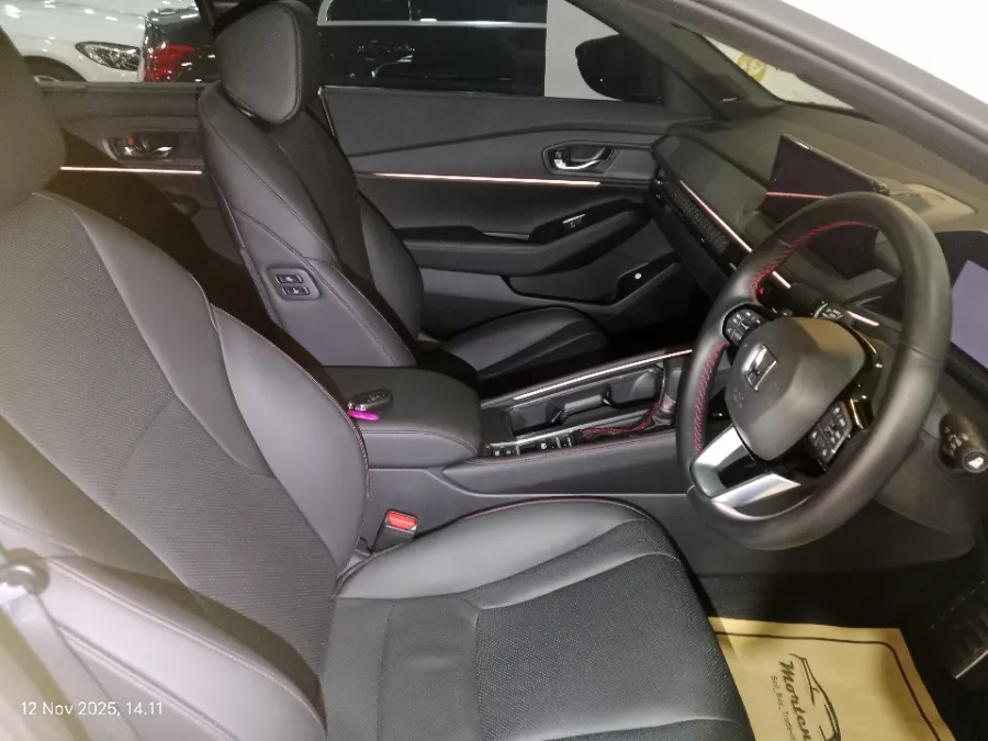 Foto Mobil Bekas Kabin Depan Honda Accord 2.0 tahun 2024