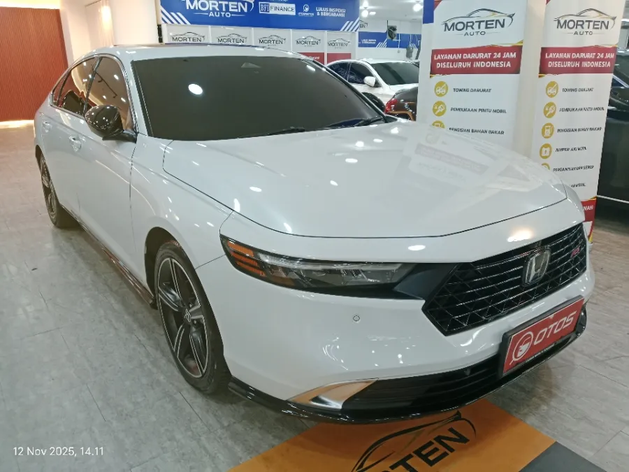 Foto Mobil Bekas Kanan Depan Honda Accord 2.0 tahun 2024