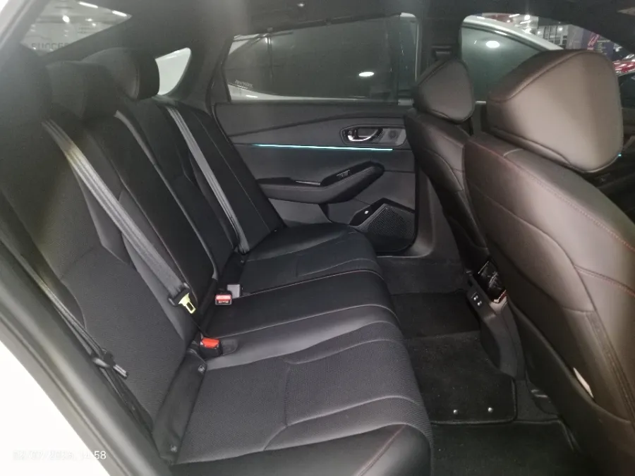 Foto Mobil Bekas Kabin Belakang Honda Accord 2.0 RS e:HEV tahun 2024