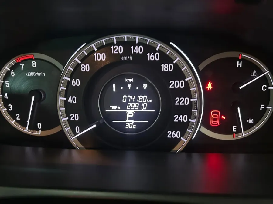 Foto Mobil Bekas Odometer Honda Accord 2.4 VTi tahun 2016