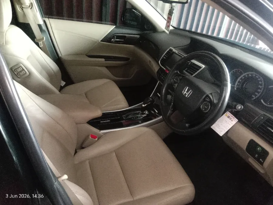 Foto Mobil Bekas Kabin Depan Honda Accord 2.4 VTi-L tahun 2016