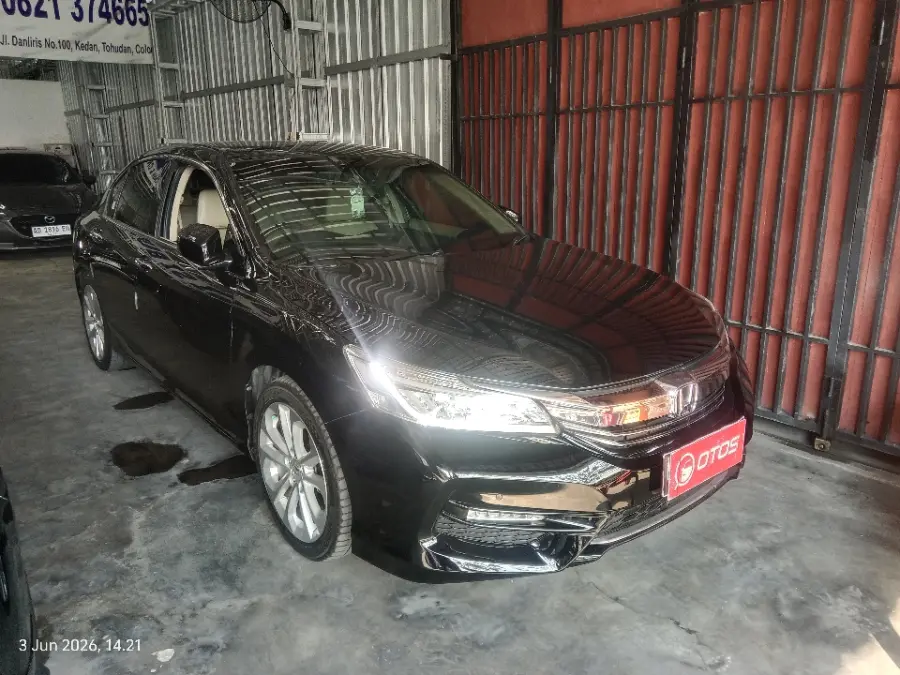 Foto Mobil Bekas Kanan Depan Honda Accord 2.4 VTi-L tahun 2016