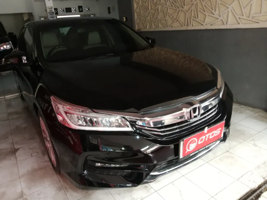 Foto Mobil Bekas Kanan Depan Honda Accord 2.4 VTi-L tahun 2016