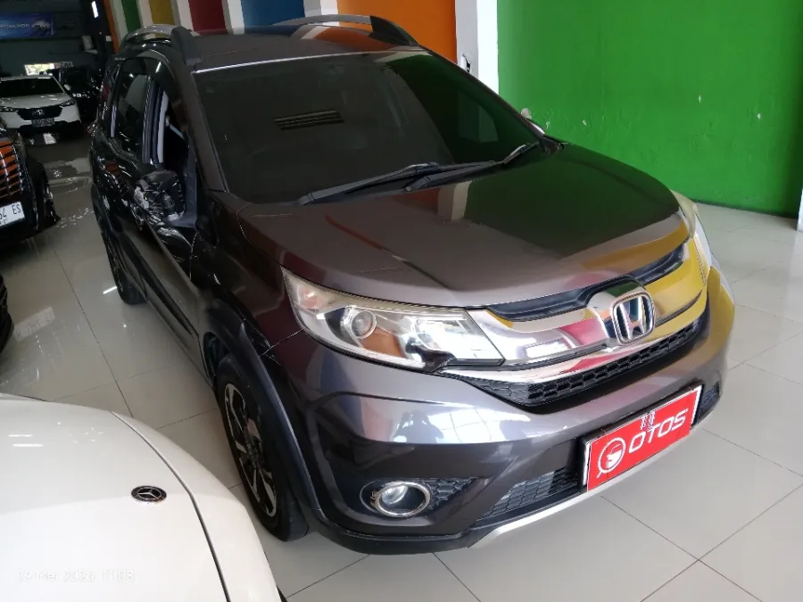 Foto Mobil Bekas Kanan Depan Honda BR-V 1.5 tahun 2018