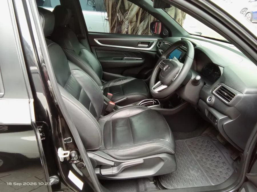 Foto Mobil Bekas Kabin Depan Honda BR-V 1.5 tahun 2022