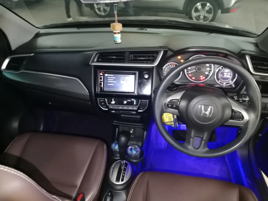 Foto Mobil Bekas Dashboard Honda BR-V 1.5 E tahun 2016