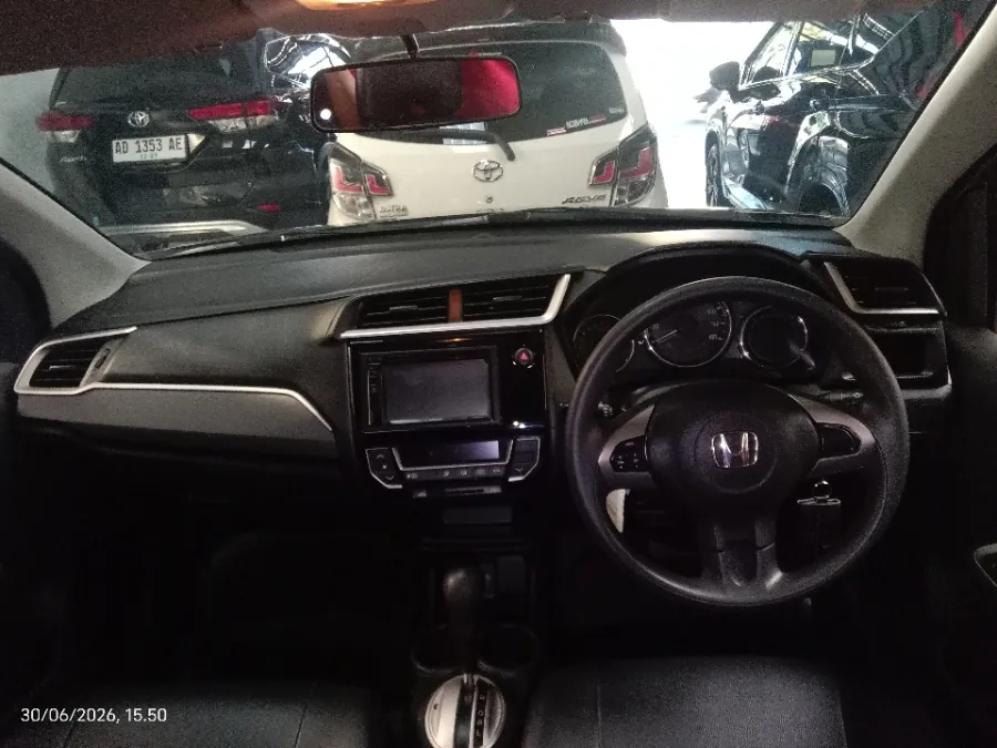 Foto Mobil Bekas Dashboard Honda BR-V 1.5 E tahun 2016