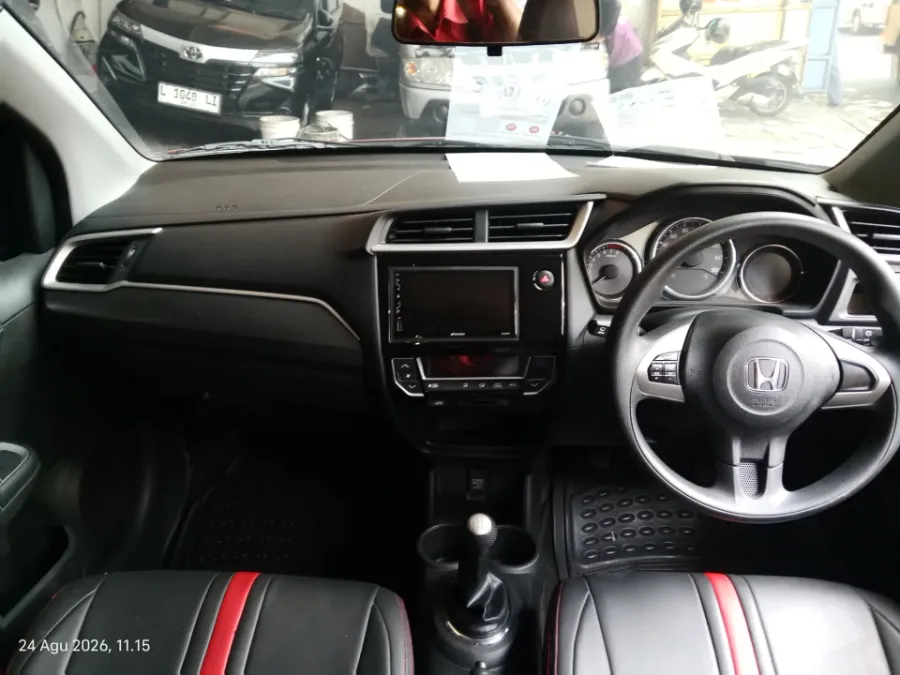 Foto Mobil Bekas Dashboard Honda BR-V 1.5 E tahun 2016