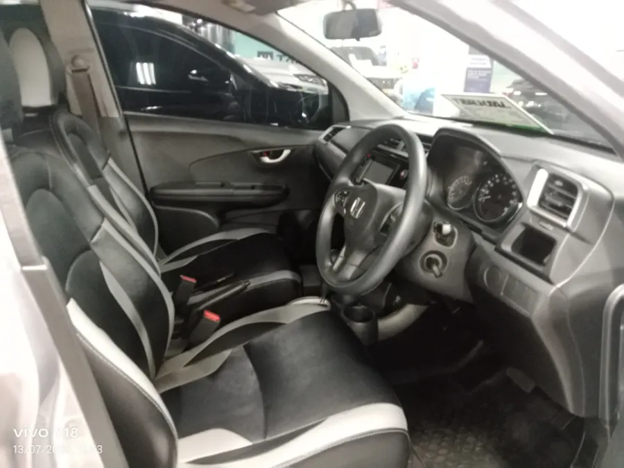 Foto Mobil Bekas Kabin Depan Honda BR-V 1.5 E tahun 2016