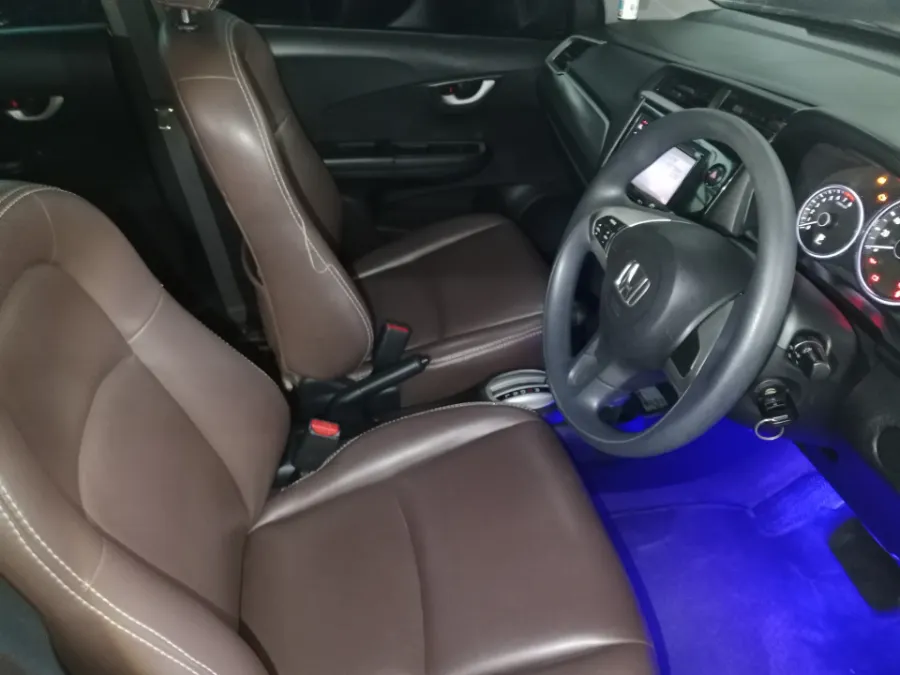 Foto Mobil Bekas Kabin Depan Honda BR-V 1.5 E tahun 2016