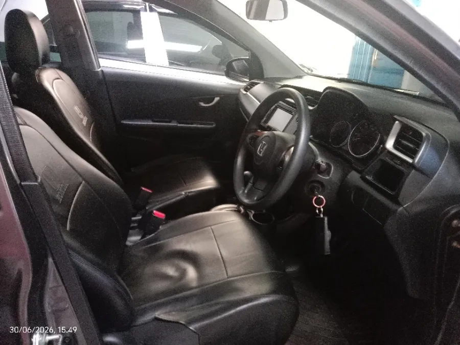 Foto Mobil Bekas Kabin Depan Honda BR-V 1.5 E tahun 2016