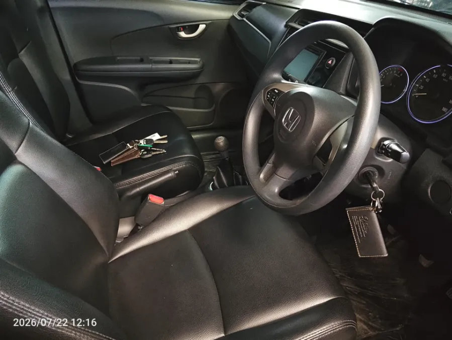 Foto Mobil Bekas Kabin Depan Honda BR-V 1.5 E tahun 2016