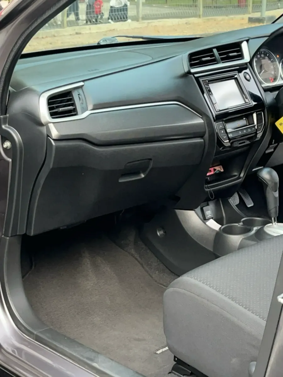 Foto Mobil Bekas Kabin Depan Honda BR-V 1.5 E tahun 2016