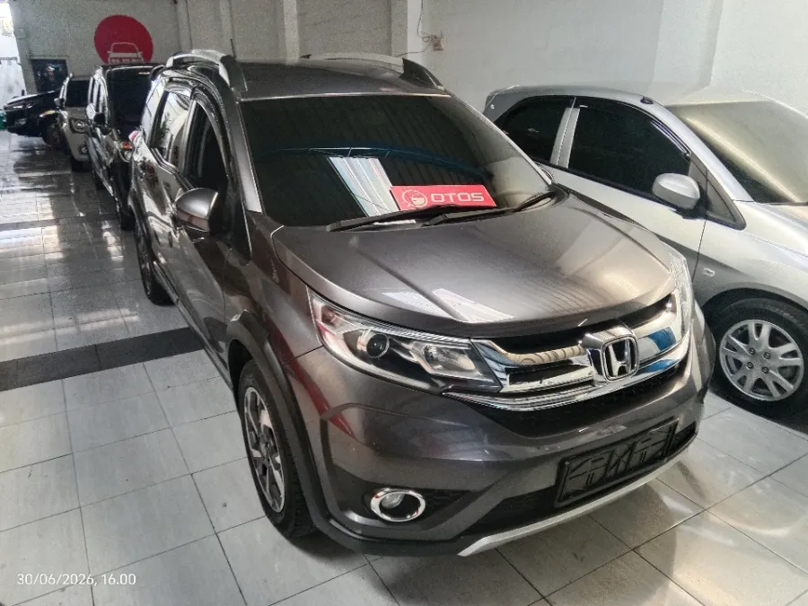 Foto Mobil Bekas Kanan Depan Honda BR-V 1.5 E tahun 2016