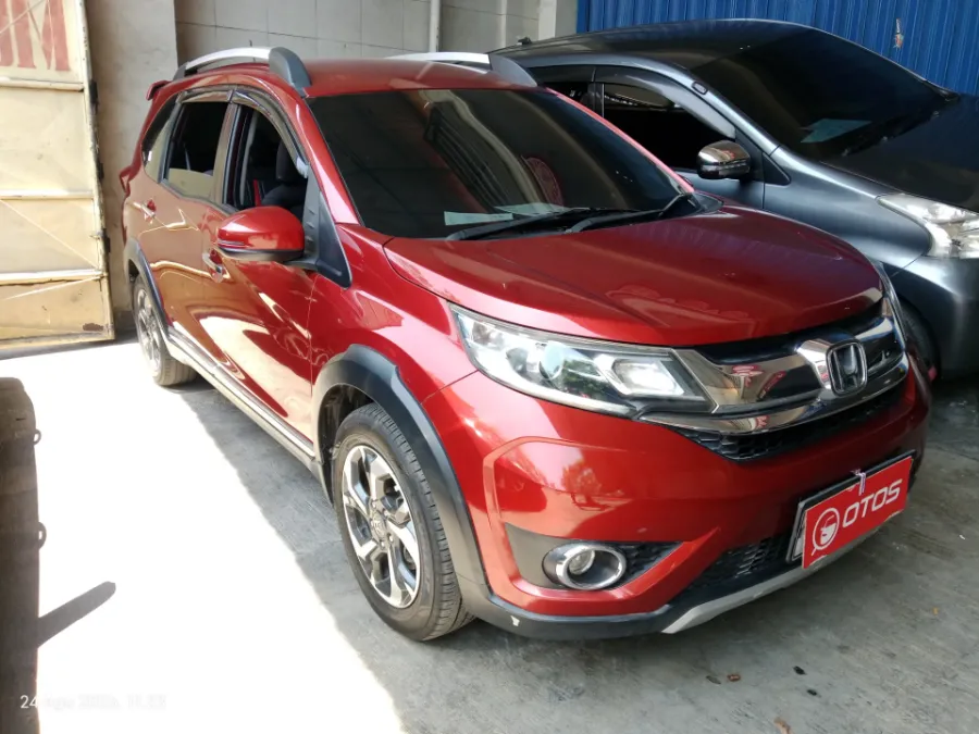 Foto Mobil Bekas Kanan Depan Honda BR-V 1.5 E tahun 2016
