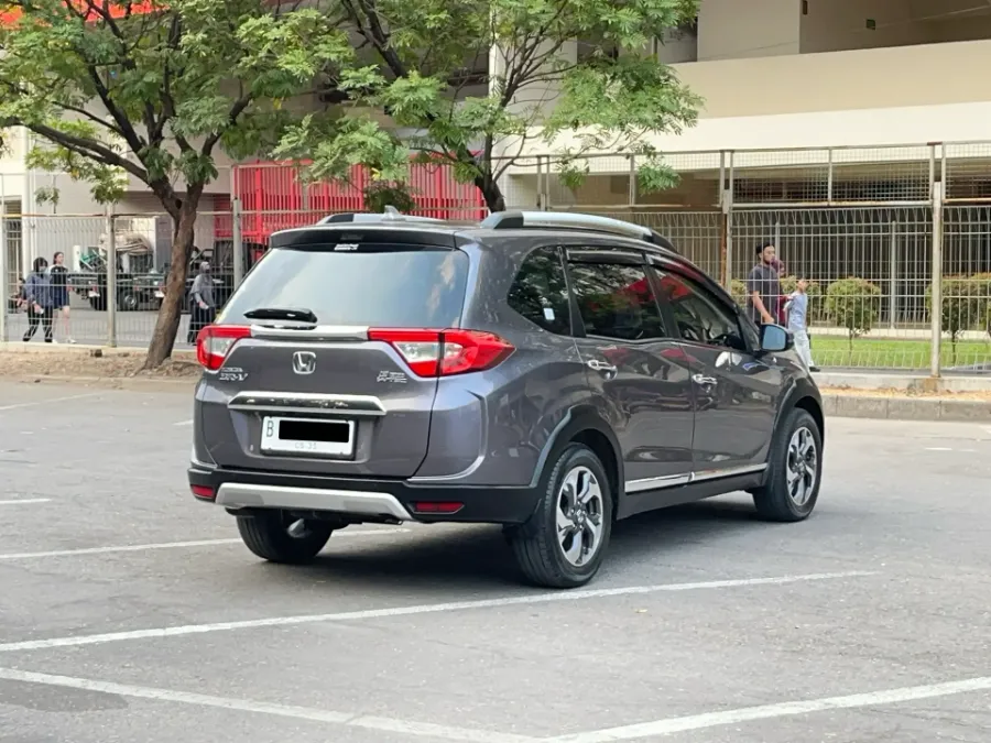 Foto Mobil Bekas Tampak Belakang Honda BR-V 1.5 E tahun 2016
