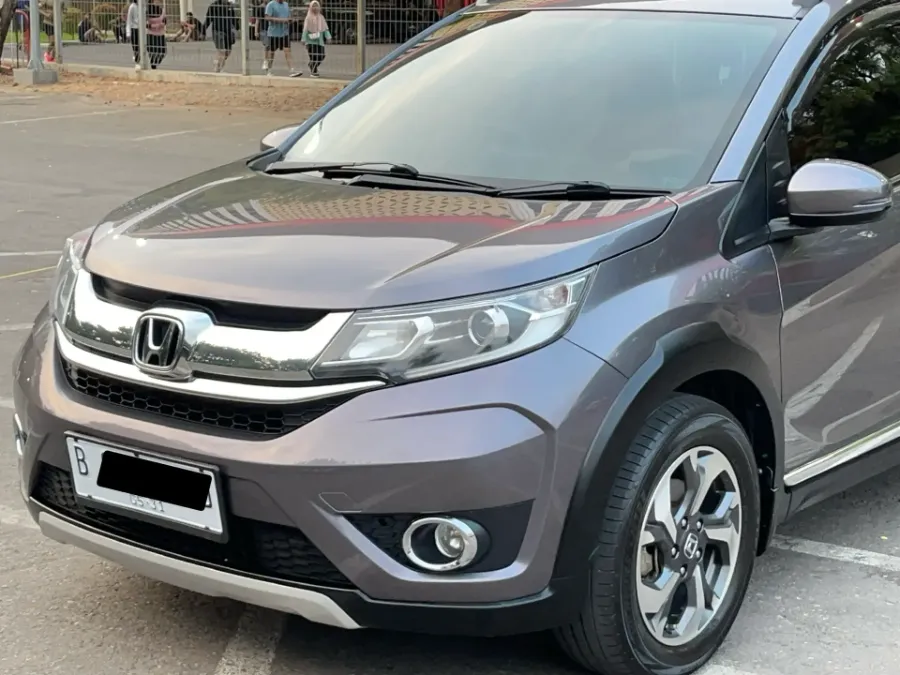 Foto Mobil Bekas Tampak Samping Honda BR-V 1.5 E tahun 2016