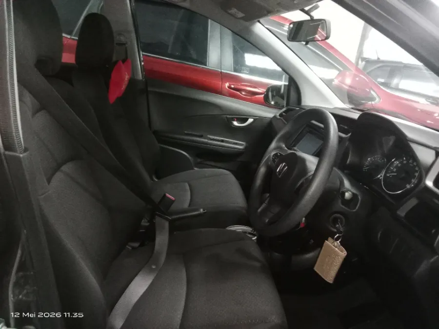 Foto Mobil Bekas Kabin Depan Honda BR-V 1.5 E tahun 2017