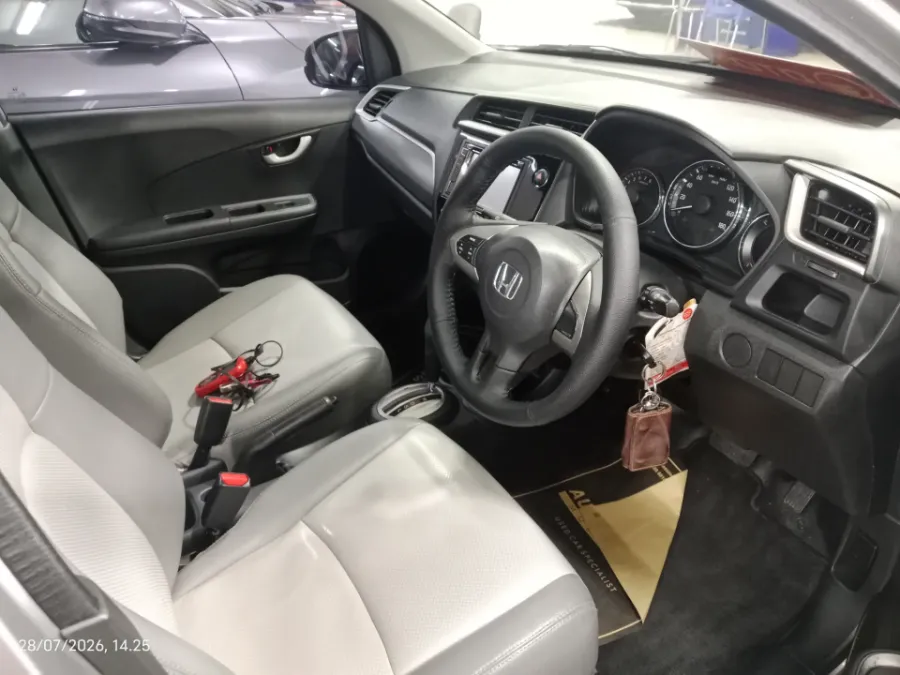 Foto Mobil Bekas Kabin Depan Honda BR-V 1.5 E tahun 2017