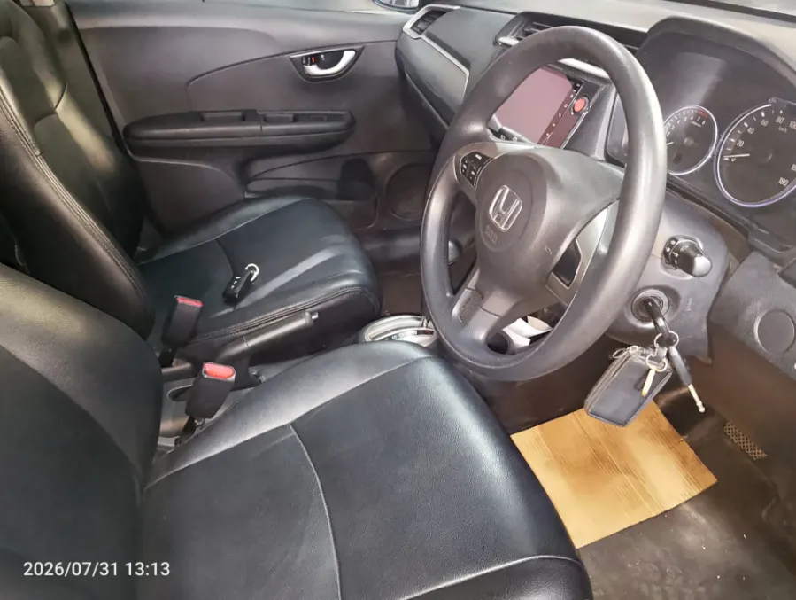 Foto Mobil Bekas Kabin Depan Honda BR-V 1.5 E tahun 2017