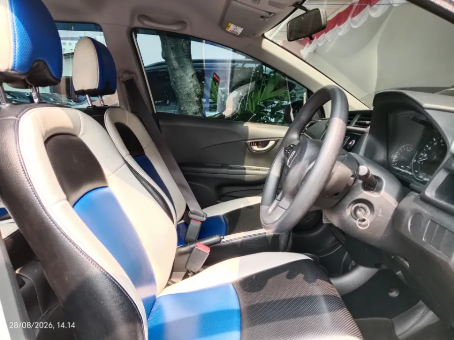 Foto Mobil Bekas Kabin Depan Honda BR-V 1.5 E tahun 2017