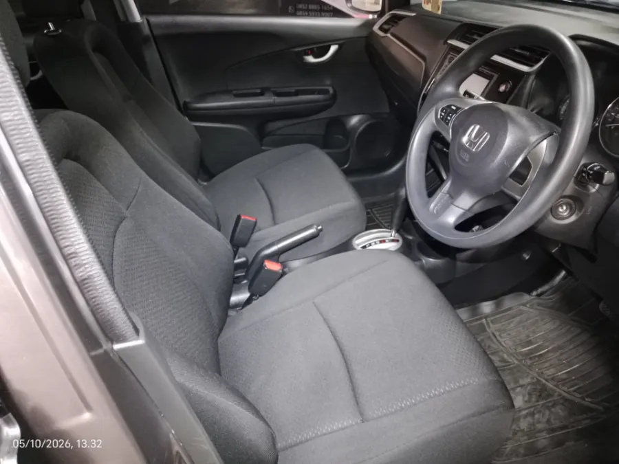 Foto Mobil Bekas Kabin Depan Honda BR-V 1.5 E tahun 2017