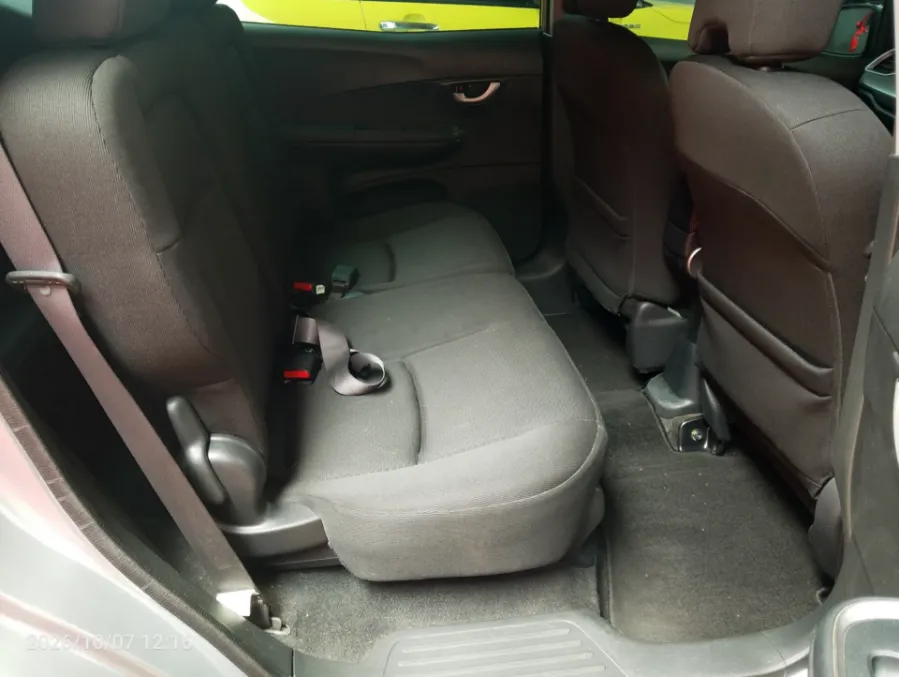 Foto Mobil Bekas Kabin Belakang Honda BR-V 1.5 E tahun 2018