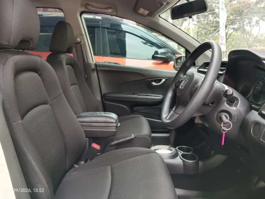 Foto Mobil Bekas Kabin Depan Honda BR-V 1.5 E tahun 2018