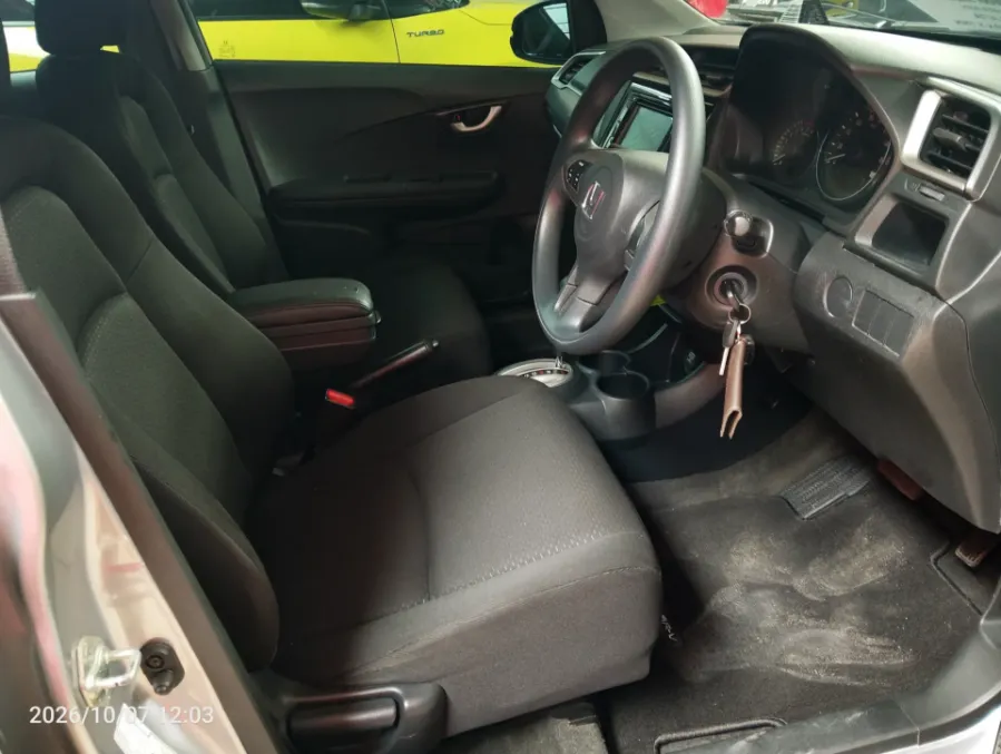 Foto Mobil Bekas Kabin Depan Honda BR-V 1.5 E tahun 2018