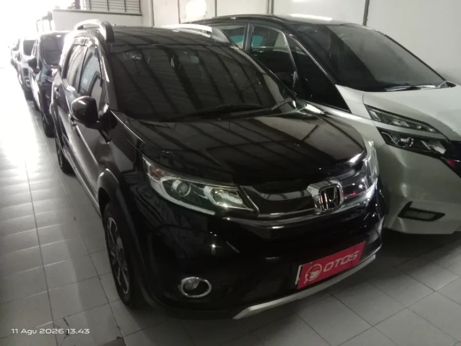 Foto Mobil Bekas Kanan Depan Honda BR-V 1.5 E tahun 2018