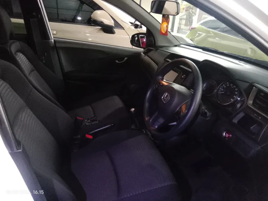 Foto Mobil Bekas Kabin Depan Honda BR-V 1.5 E tahun 2019