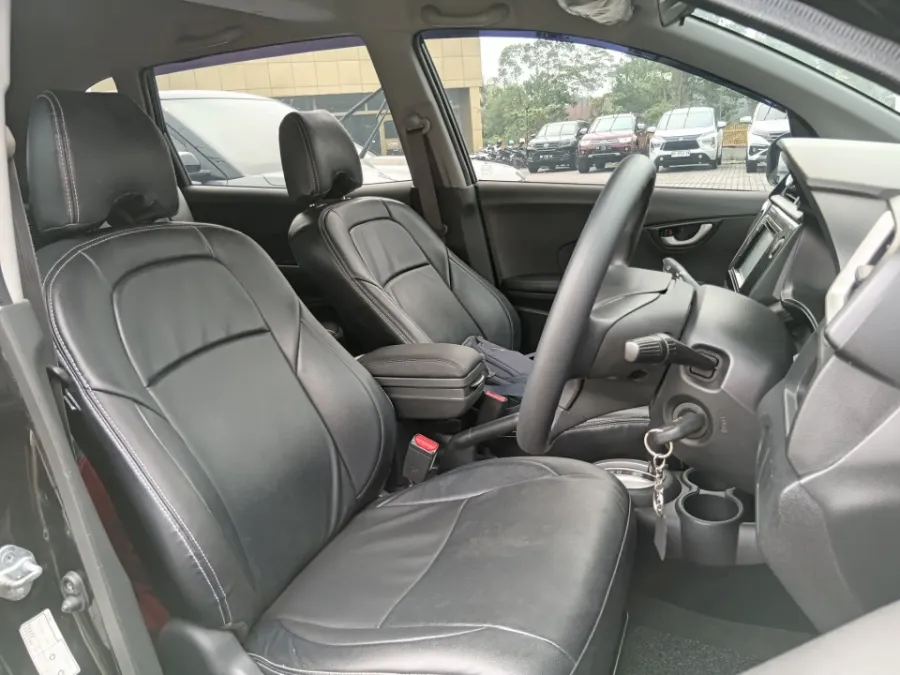 Foto Mobil Bekas Kabin Depan Honda BR-V 1.5 E tahun 2019