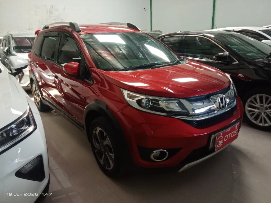 Foto Mobil Bekas Kanan Depan Honda BR-V 1.5 E tahun 2019