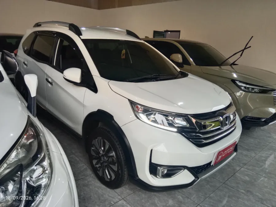 Foto Mobil Bekas Kanan Depan Honda BR-V 1.5 E tahun 2019