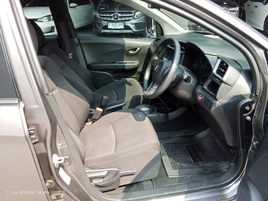 Foto Mobil Bekas Kabin Depan Honda BR-V 1.5 E tahun 2020