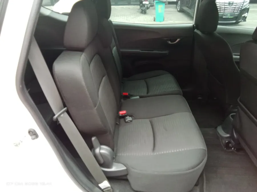 Foto Mobil Bekas Kabin Belakang Honda BR-V 1.5 E tahun 2021