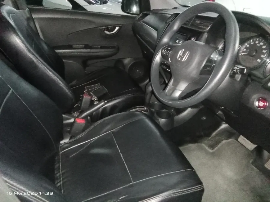 Foto Mobil Bekas Kabin Depan Honda BR-V 1.5 E tahun 2021