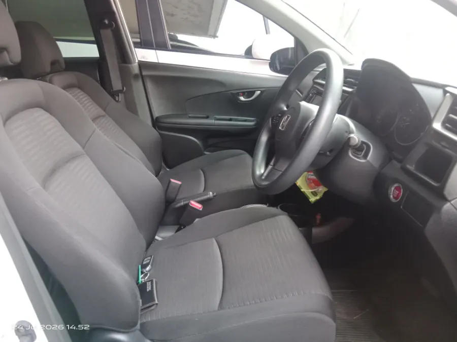 Foto Mobil Bekas Kabin Depan Honda BR-V 1.5 E tahun 2021