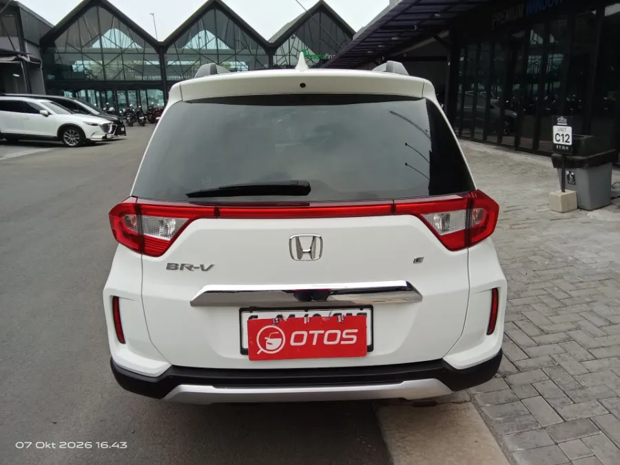 Foto Mobil Bekas Tampak Belakang Honda BR-V 1.5 E tahun 2021
