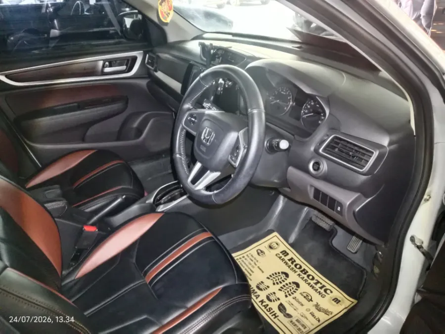 Foto Mobil Bekas Kabin Depan Honda BR-V 1.5 E tahun 2022
