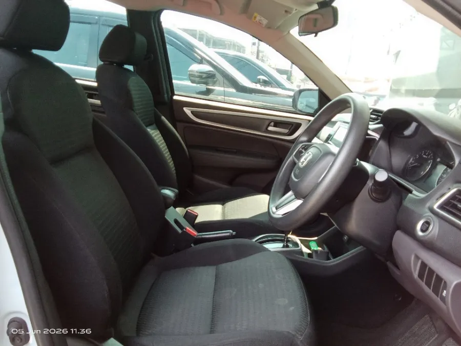Foto Mobil Bekas Kabin Depan Honda BR-V 1.5 E tahun 2022