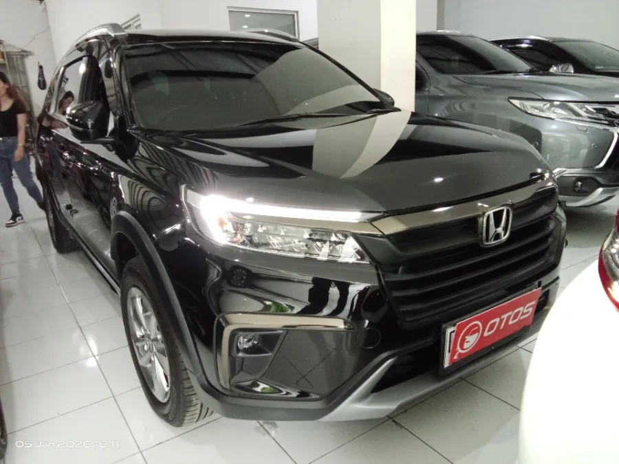 Foto Mobil Bekas Kanan Depan Honda BR-V 1.5 E tahun 2022