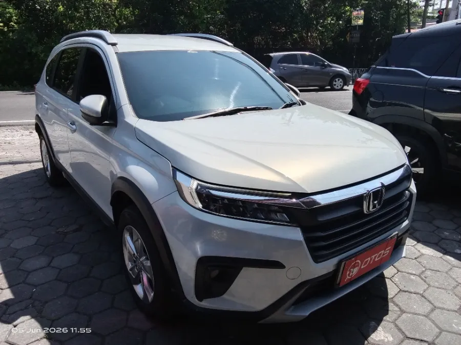 Foto Mobil Bekas Kanan Depan Honda BR-V 1.5 E tahun 2022