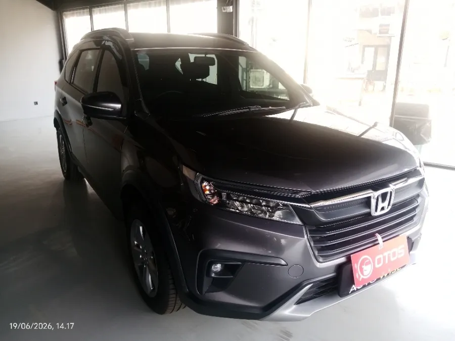 Foto Mobil Bekas Kanan Depan Honda BR-V 1.5 E tahun 2022