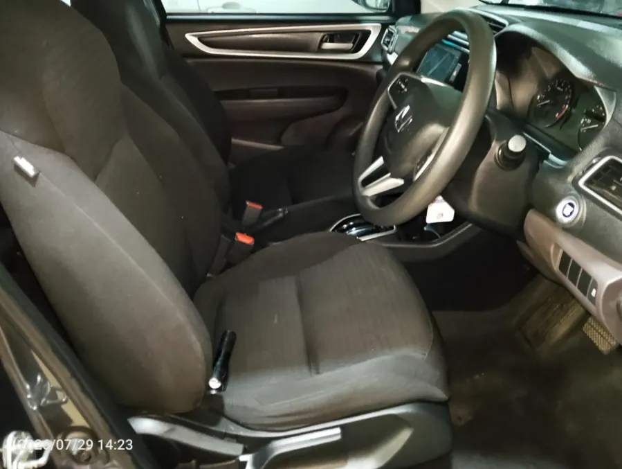 Foto Mobil Bekas Kabin Depan Honda BR-V 1.5 E tahun 2023