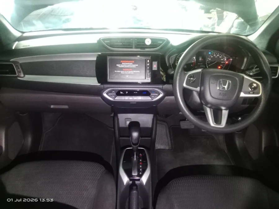Foto Mobil Bekas Dashboard Honda BR-V 1.5 E tahun 2024