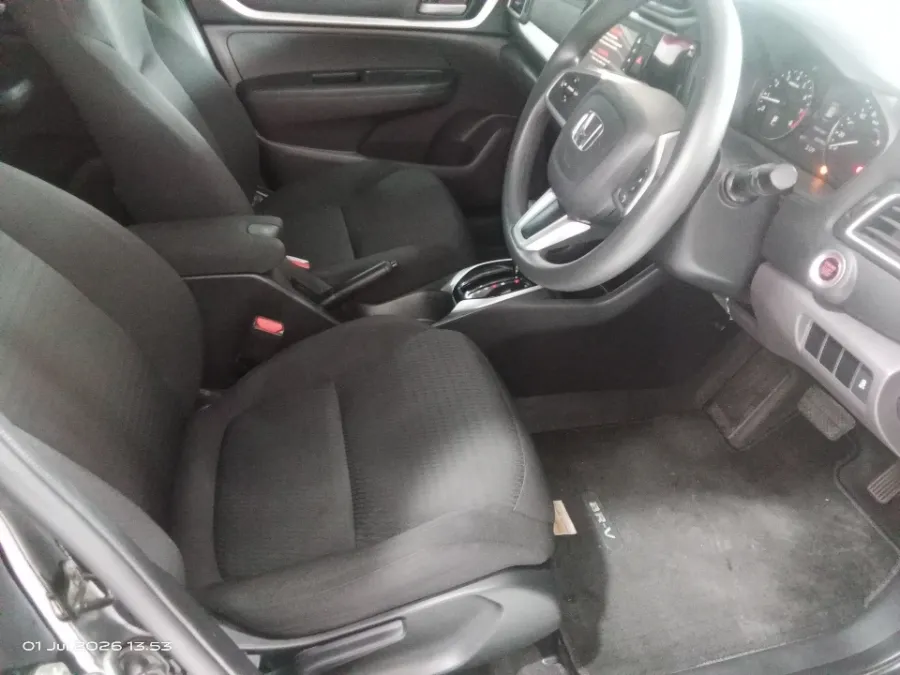 Foto Mobil Bekas Kabin Depan Honda BR-V 1.5 E tahun 2024