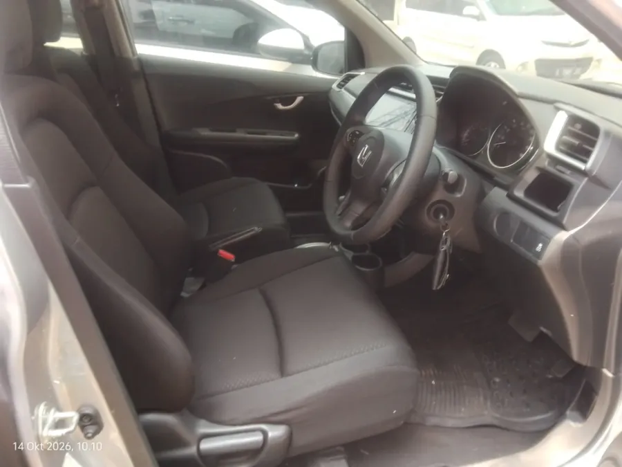 Foto Mobil Bekas Kabin Depan Honda BR-V 1.5 E Prestige tahun 2016