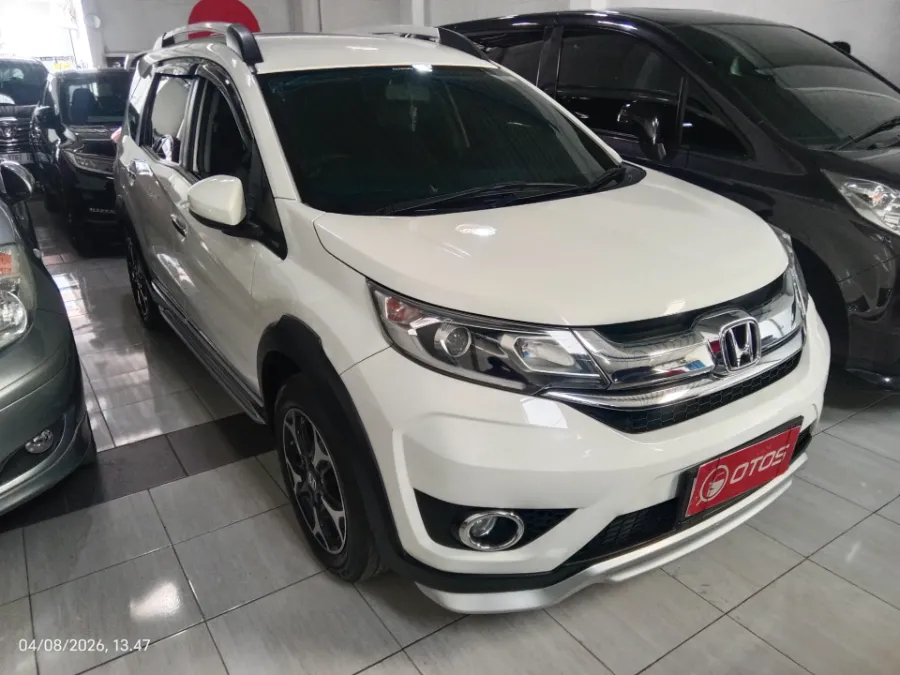 Foto Mobil Bekas Kanan Depan Honda BR-V 1.5 E Prestige tahun 2016